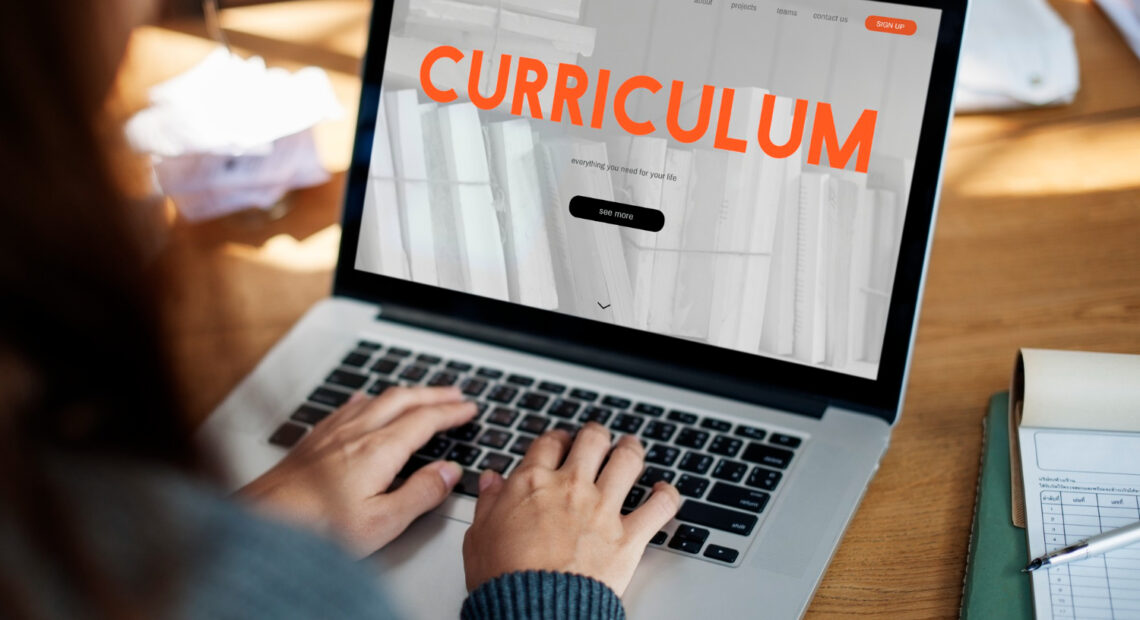Diagram showing the alignment between curriculum, learning objectives, and learning outcomes in education.